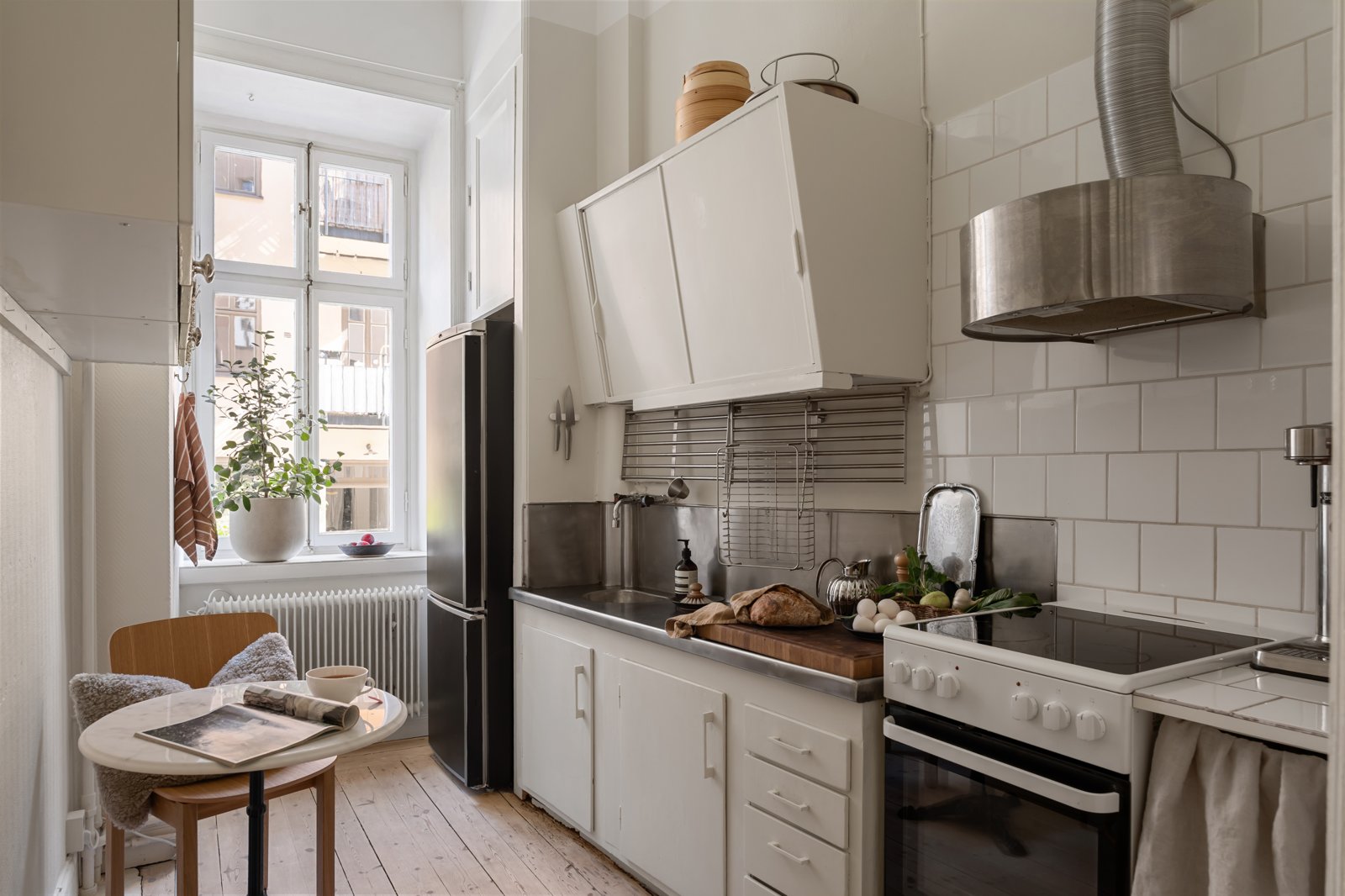 Kök med spis och fönster, Roslagsgatan 54